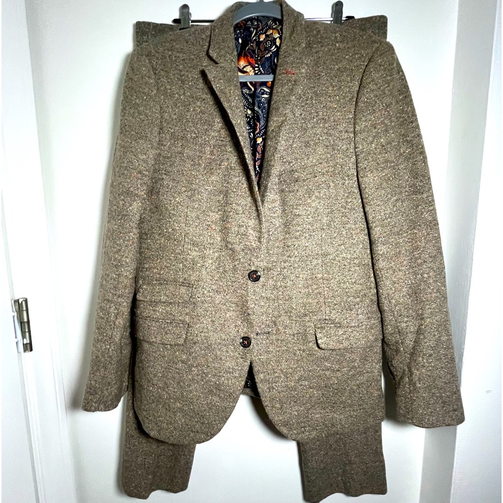 Me s paisley and gray suit